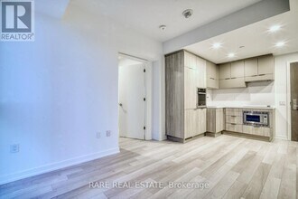 39 Roehampton Ave in Toronto, ON - Building Photo - Building Photo