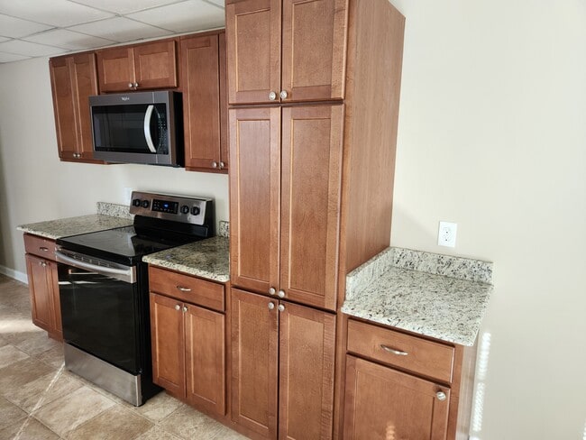 103 Thornewood Dr, Unit Basement Apartment