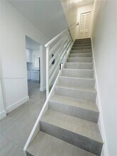 7157 W 19th Ct in Hialeah, FL - Foto de edificio - Building Photo