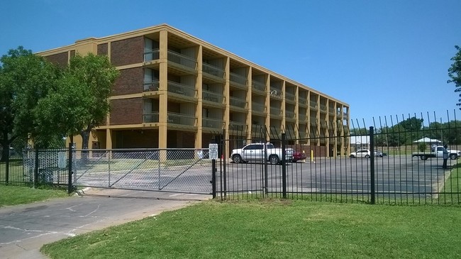 Calvary Towers Apartments in Wichita, KS - Building Photo - Building Photo