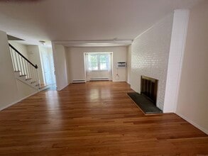 1 Silvermine Manor in Brookfield, CT - Foto de edificio - Building Photo