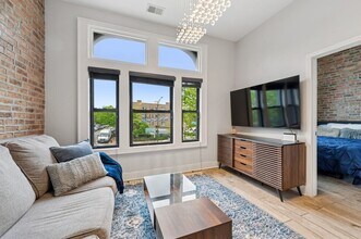 1423 N Ashland Ave in Chicago, IL - Building Photo - Building Photo
