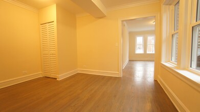 2349 N Drake Ave, Unit 3533-3 in Chicago, IL - Building Photo - Building Photo