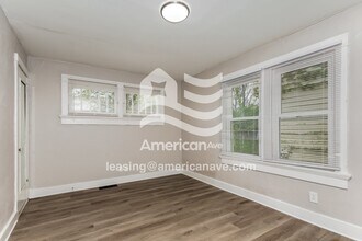 2016 Elsmere Ave in Dayton, OH - Foto de edificio - Building Photo