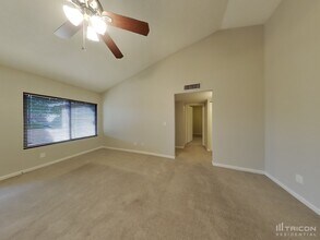 669 W Barrow Dr in Chandler, AZ - Foto de edificio - Building Photo