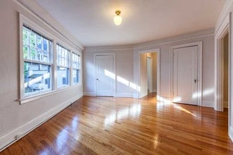 San Carlos Apartments in Portland, OR - Foto de edificio - Building Photo