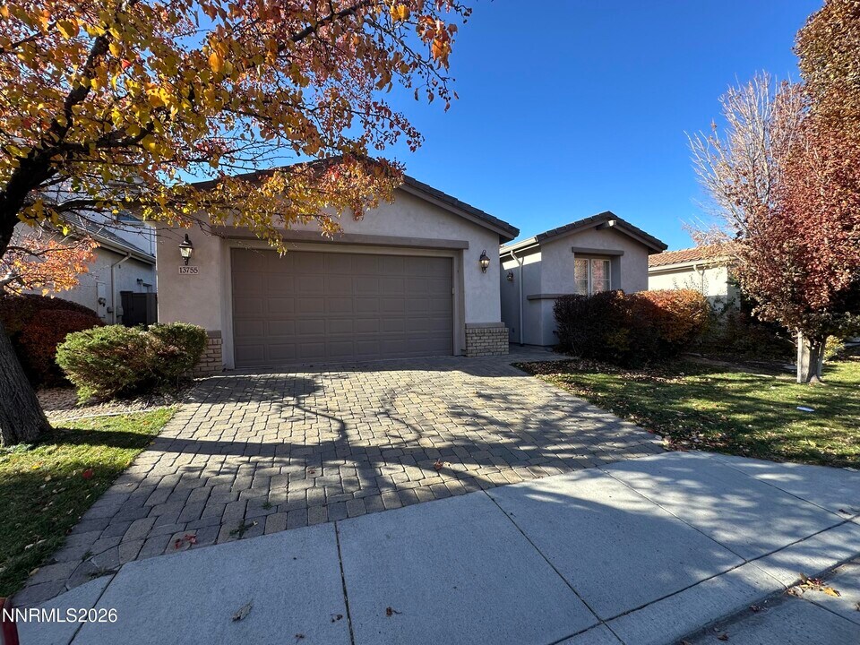 13755 Seabiscuit Dr in Reno, NV - Building Photo