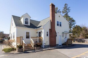 12 Dunham Rd in Canton, CT - Building Photo