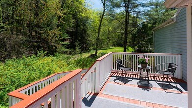 21 Van Dam Rd in Hyde Park, NY - Building Photo - Building Photo