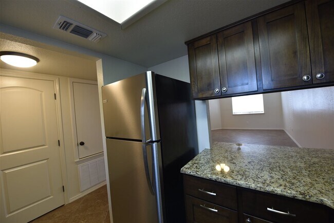 111 Rhonda Dr in Del Rio, TX - Foto de edificio - Building Photo