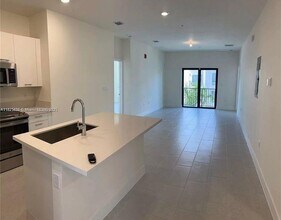 8167 NW 41st St in Doral, FL - Building Photo - Building Photo