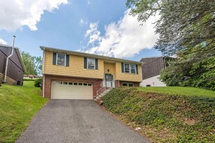 277 Randolph Rd in Morgantown, WV - Building Photo