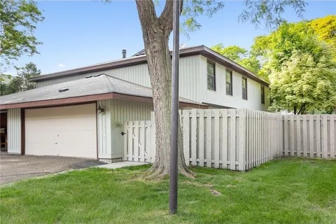 2442 Unity Ave N in Minneapolis, MN - Building Photo - Building Photo