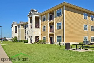 Villas at Shaver in Pasadena, TX - Building Photo - Building Photo