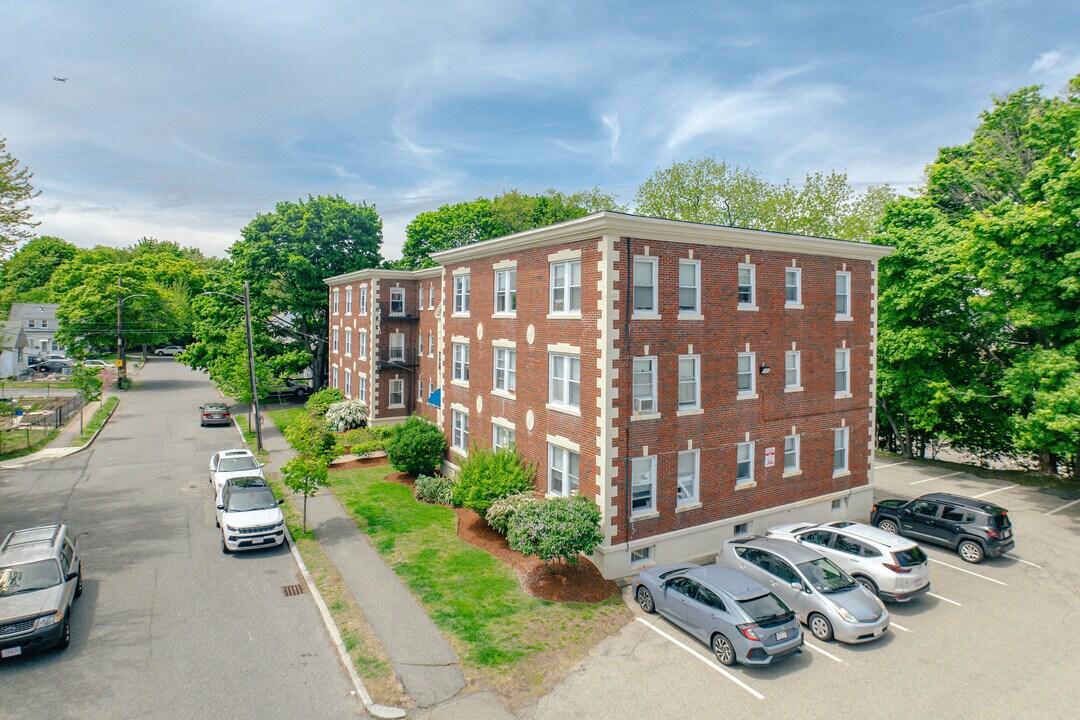 14 Russell St in Quincy, MA - Building Photo