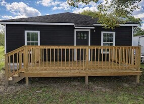 5122 Avenue L in Santa Fe, TX - Building Photo