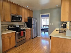 856 Shagbark Dr in Orange, CT - Building Photo - Building Photo