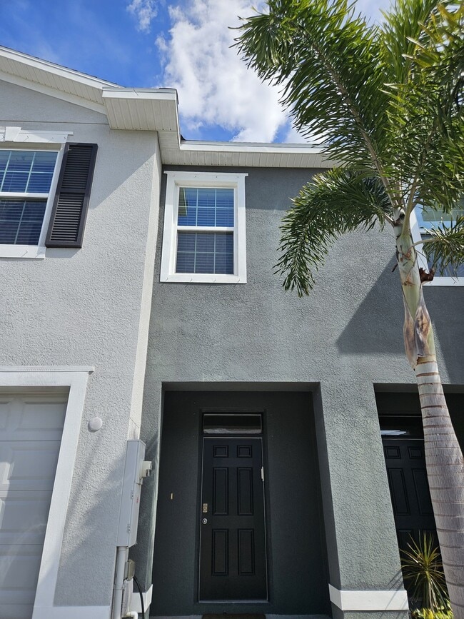 8652 Milestone Dr in Sarasota, FL - Building Photo - Building Photo