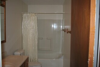 3695 Weyland Dr in Conover, NC - Foto de edificio - Building Photo