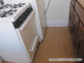 349 Pleasant St in Malden, MA - Foto de edificio - Building Photo