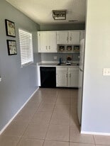105 Spring Lake Ct, Unit 203 in Vero Beach, FL - Building Photo