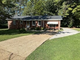 3309 Kavanaugh Cir NW in Huntsville, AL - Building Photo