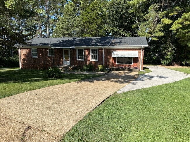 property at 3309 Kavanaugh Cir NW