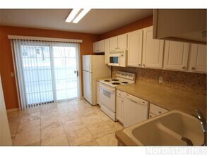 2127 Grenadier Ave N in Oakdale, MN - Building Photo - Building Photo