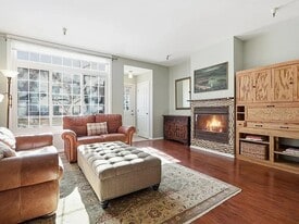 18071 Settlers Way in Eden Prairie, MN - Building Photo