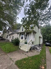1427 E 51st St in Cleveland, OH - Building Photo - Building Photo