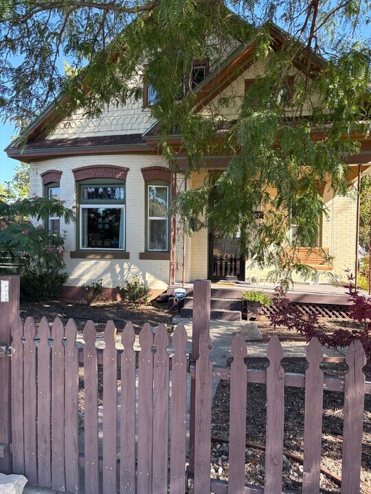 587 E 1700 S in Salt Lake City, UT - Building Photo