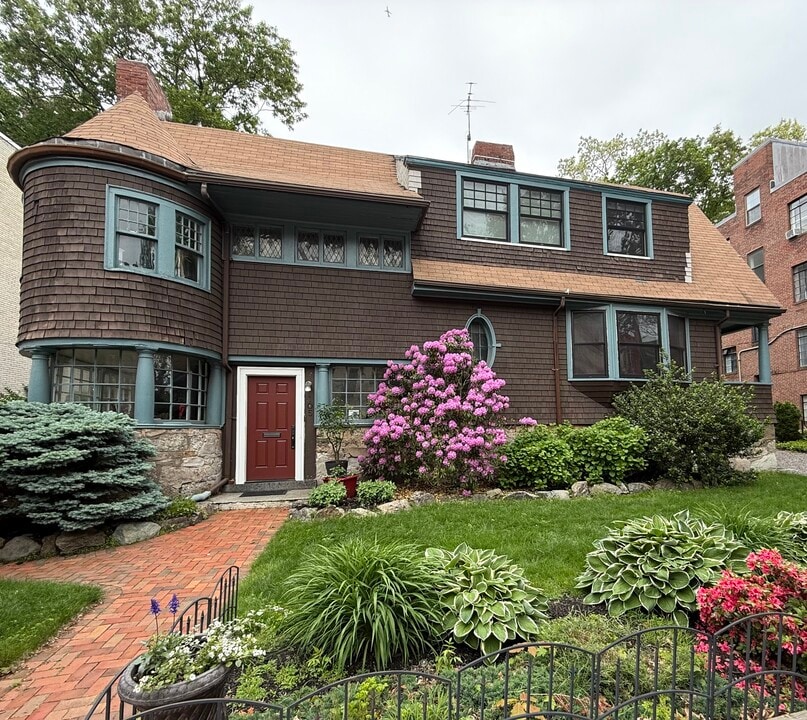 105 Strathmore Rd, Unit Apartment in Boston, MA - Building Photo
