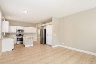 9185 Drifting Bay St in Las Vegas, NV - Foto de edificio - Building Photo