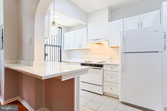 2103 E Chelten Ave in Philadelphia, PA - Building Photo - Building Photo