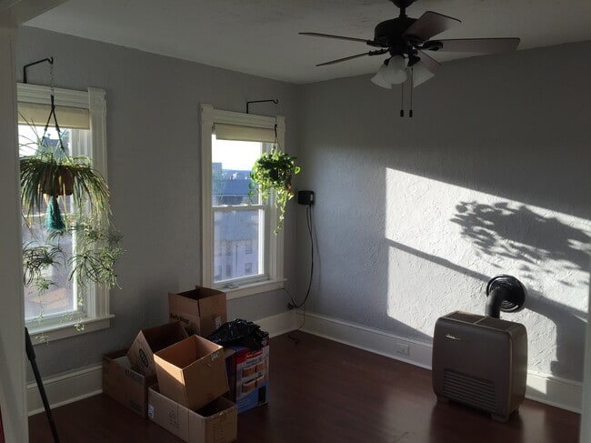 6 Caroline St, Unit Caroline #3 in Worcester, MA - Foto de edificio - Building Photo