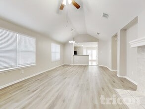 4907 Bryant Ridge Rd in Houston, TX - Foto de edificio - Building Photo