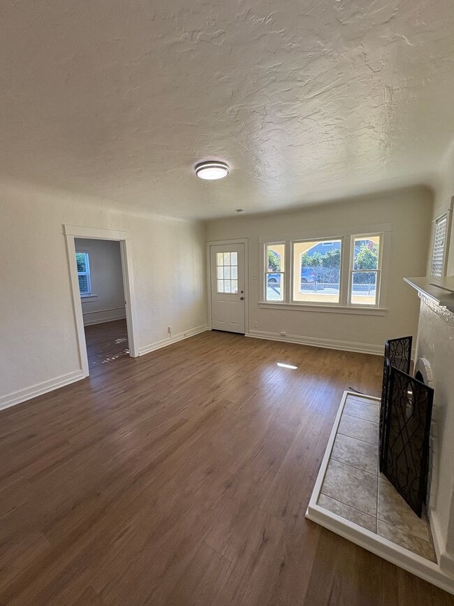 283 E McFarlane Dr in Ventura, CA - Building Photo - Building Photo