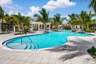 Sea Lofts at Boynton Village in Boynton Beach, FL - Foto de edificio - Building Photo