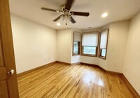 241 W 3rd St, Unit 2 in Boston, MA - Building Photo - Building Photo