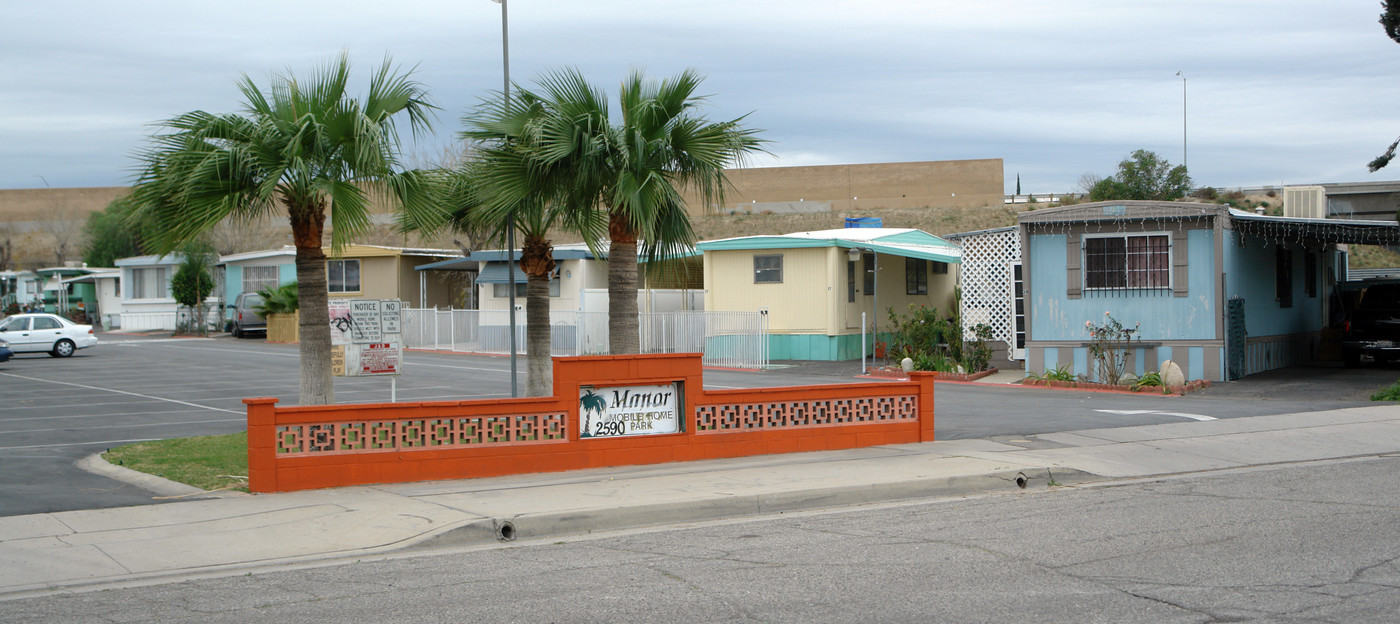 2590 Medical Center Dr in San Bernardino, CA - Foto de edificio