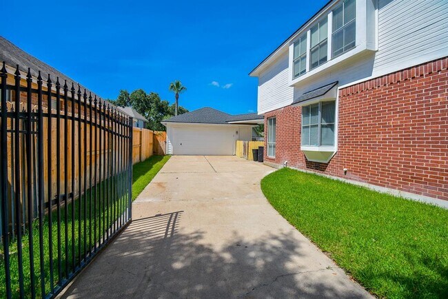 623 Airybrook Ln in Houston, TX - Building Photo - Building Photo