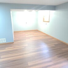 1305 E Scovill St, Unit B in Urbana, IL - Building Photo - Building Photo