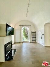 459 S Holt Ave in Los Angeles, CA - Building Photo - Building Photo