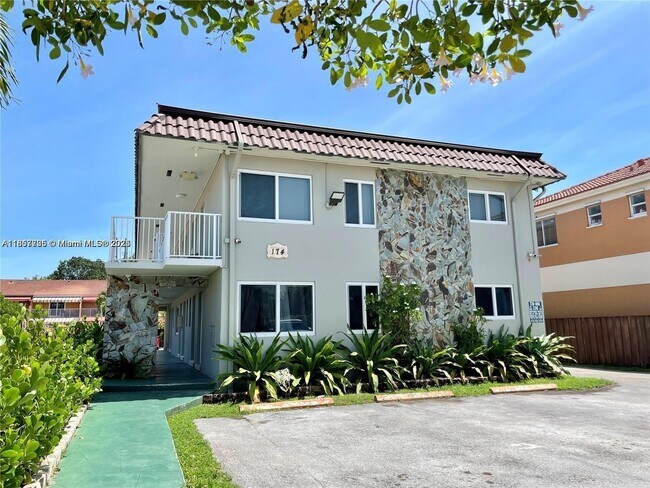 174 E 5th St in Hialeah, FL - Building Photo - Building Photo