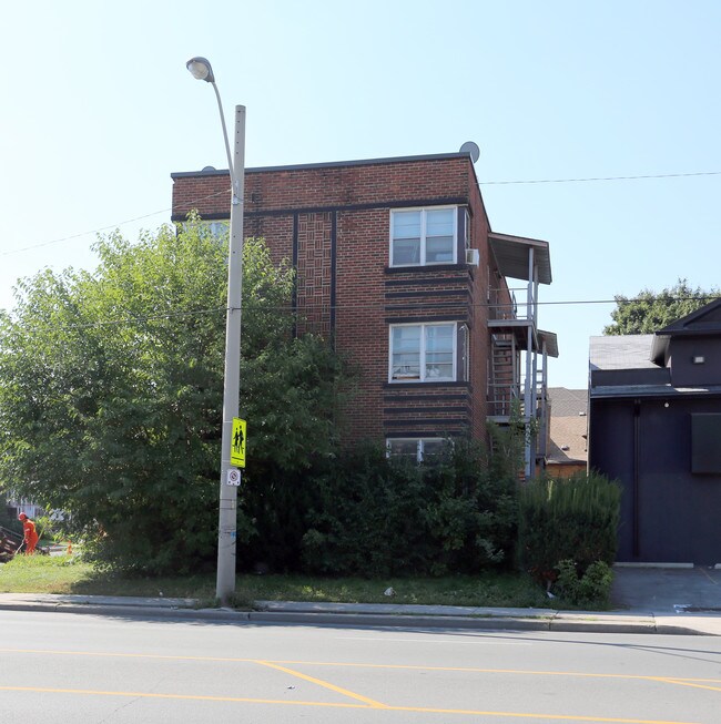 2 Grosvenor Ave S in Hamilton, ON - Building Photo - Building Photo