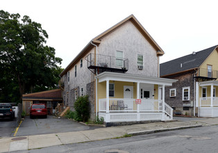 24-26 Sycamore St in New Bedford, MA - Foto de edificio - Building Photo