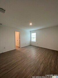 13819 Llama Pl photo'