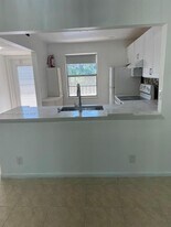 1015 Country Club Dr in Margate, FL - Building Photo