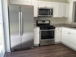 5607 Tanagerlake Rd in Lithia, FL - Foto de edificio - Building Photo