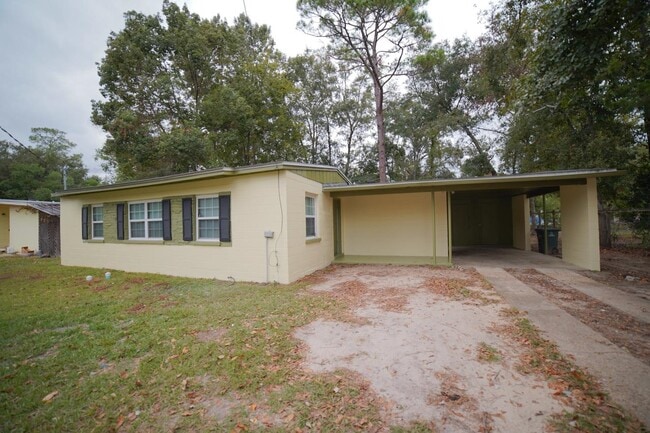 926 Apache St in Tallahassee, FL - Building Photo - Building Photo